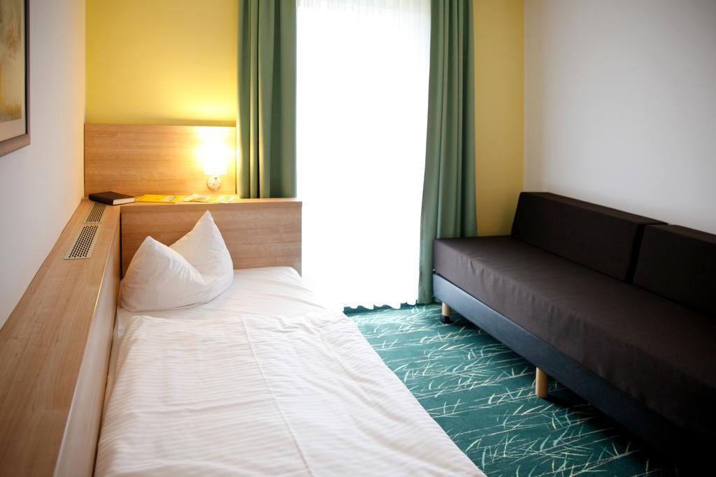 Sonnenhotel Feldberg Am See Mit Schwimmbad, Sauna Und Dampfbad Feldberger Seenlandschaft Rum bild