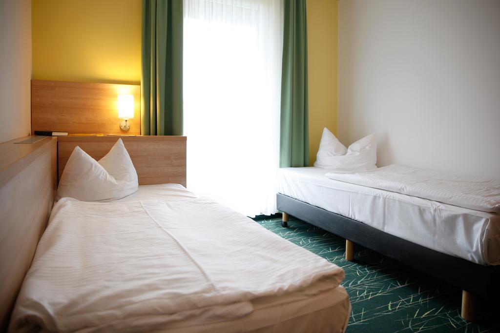 Sonnenhotel Feldberg Am See Mit Schwimmbad, Sauna Und Dampfbad Feldberger Seenlandschaft Rum bild